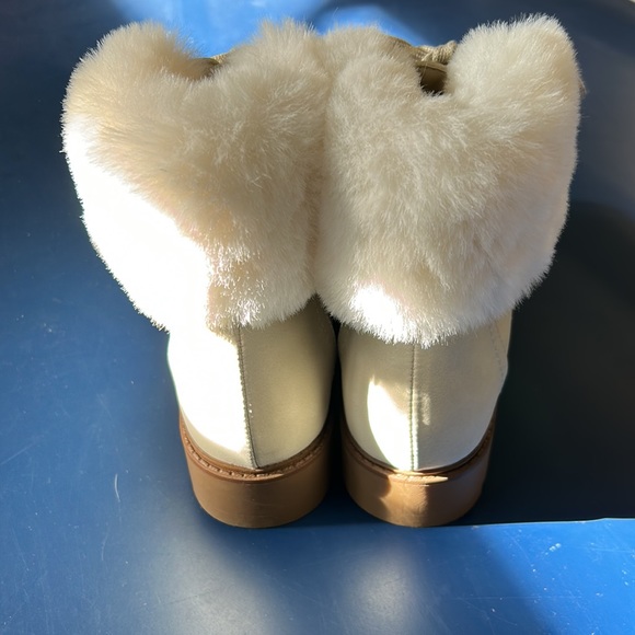 Esprit chunky white faux fur boots (7.5) - Picture 2 of 6